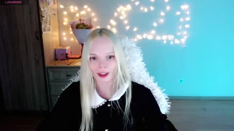 Snapshot of emily_nyaffe chatting on 03.04.25 Lia online show from 03.04.25