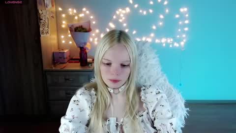 Snapshot of emily_nyaffe chatting on 03.10.25 Lia online show from 03.10.25