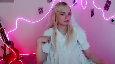 Snapshot of emily_nyaffe chatting on 09.09.25 Lia online show from 09.09.25
