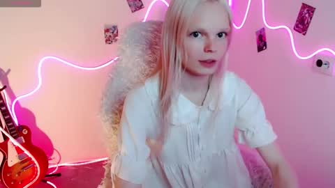 Snapshot of emily_nyaffe chatting on 09.10.25 Lia online show from 09.10.25