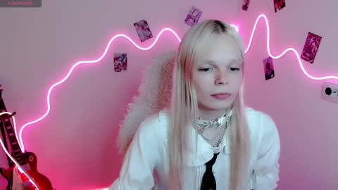 Snapshot of emily_nyaffe chatting on 09.21.25 Lia online show from 09.21.25