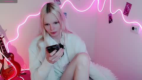Snapshot of emily_nyaffe chatting on 09.23.25 Lia online show from 09.23.25