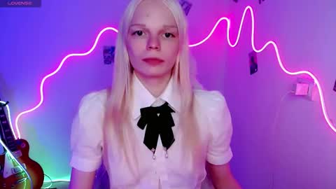 Snapshot of emily_nyaffe chatting on 10.14.25 Lia online show from 10.14.25