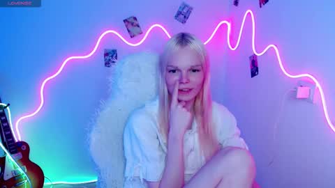Snapshot of emily_nyaffe chatting on 10.20.25 Lia online show from 10.20.25