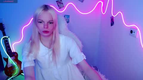 Snapshot of emily_nyaffe chatting on 10.24.25 Lia online show from 10.24.25