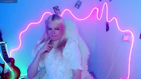 Snapshot of emily_nyaffe chatting on 10.27.25 Lia online show from 10.27.25