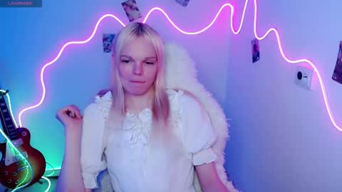 Snapshot of emily_nyaffe chatting on 10.28.25 Lia online show from 10.28.25