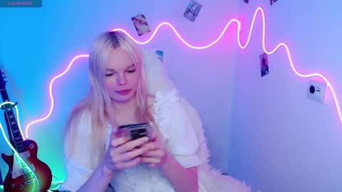 Snapshot of emily_nyaffe chatting on 11.03.25 Lia online show from 11.03.25