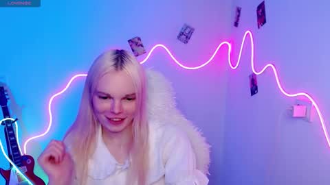 Snapshot of emily_nyaffe chatting on 11.06.25 Lia online show from 11.06.25