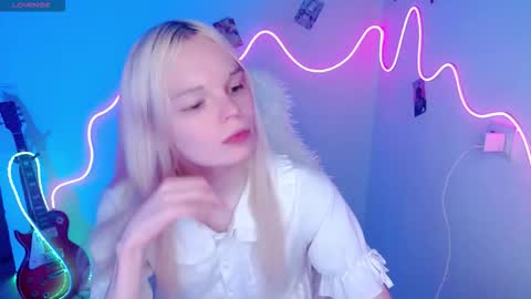 Snapshot of emily_nyaffe chatting on 11.08.25 Lia online show from 11.08.25