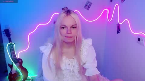 Snapshot of emily_nyaffe chatting on 11.10.25 Lia online show from 11.10.25