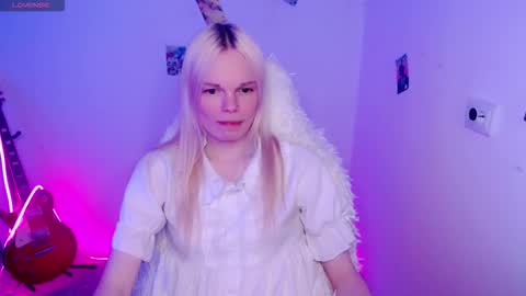 Snapshot of emily_nyaffe chatting on 11.26.25 Lia online show from 11.26.25