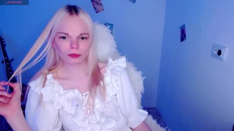 Snapshot of emily_nyaffe chatting on 12.05.25 Lia online show from 12.05.25