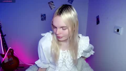 Snapshot of emily_nyaffe chatting on 12.17.25 Lia online show from 12.17.25