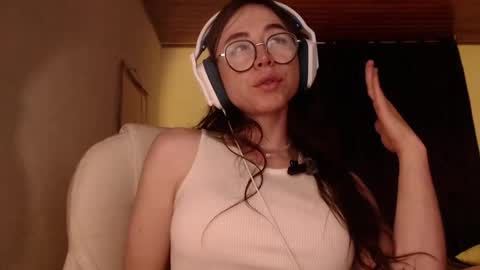 Snapshot of emily_pearl_ chatting on 12.12.24 emily_pearl_ online show from 12.12.24