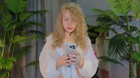 Snapshot of emily_shepard chatting on 11.18.25 emily shepard online show from 11.18.25