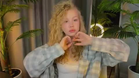 Snapshot of emily_shepard chatting on 11.20.25 emily shepard online show from 11.20.25