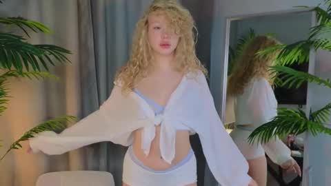 Snapshot of emily_shepard chatting on 11.21.25 emily shepard online show from 11.21.25