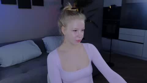 Snapshot of emily_shepard chatting on 06.18.26 emily shepard online show from 06.18.26