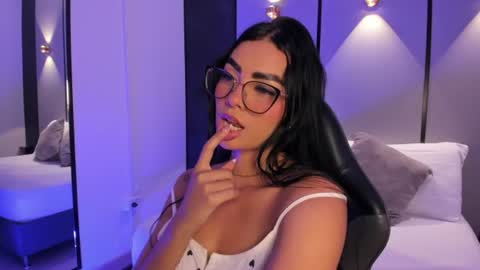 Snapshot of emily_tolson chatting on 06.10.26 emily_tolson online show from 06.10.26