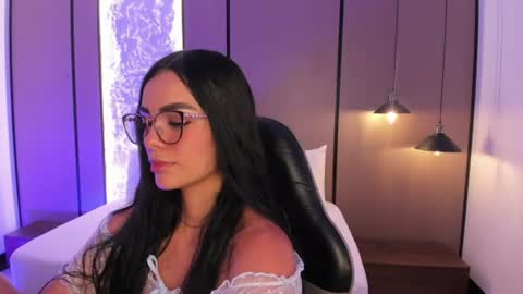 Snapshot of emily_tolson chatting on 06.12.26 emily_tolson online show from 06.12.26
