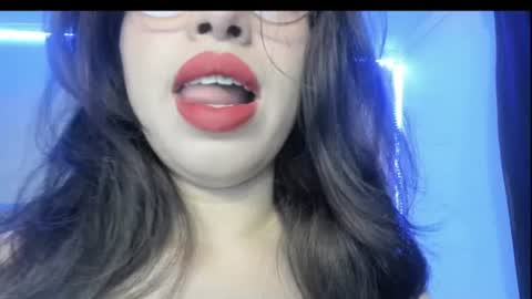 Snapshot of emily_tulip chatting on 06.11.26 Vanesa online show from 06.11.26