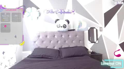 Snapshot of emily_white00 chatting on 05.14.26 emily online show from 05.14.26