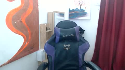 emily_xo143 online show from 05.24.26