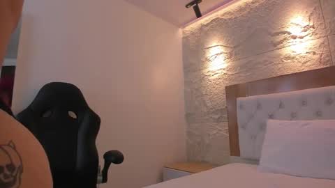 Snapshot of emilyangel1 chatting on 03.10.26 E M Y L Y online show from 03.10.26