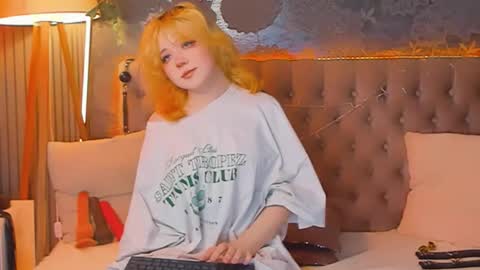 Snapshot of emilyangels chatting on 04.27.26 Baby Emelli online show from 04.27.26