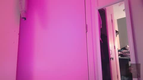 Snapshot of emilybeach chatting on 10.31.25 Emily Beach online show from 10.31.25