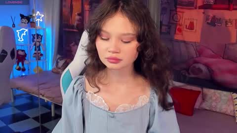 Snapshot of emilychaves chatting on 12.15.25 Emilyhaves online show from 12.15.25