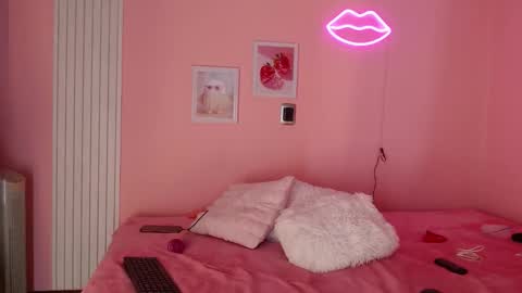 Snapshot of emilycollins__ chatting on 03.11.26 Emily online show from 03.11.26