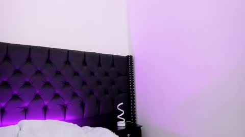 Snapshot of emilyevanss1_ chatting on 01.06.26 Emily online show from 01.06.26