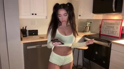 Snapshot of emilyfawn chatting on 02.28.26 emilyfawn online show from 02.28.26