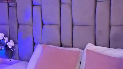 Snapshot of emilyflame chatting on 10.11.25 Emily Flame online show from 10.11.25