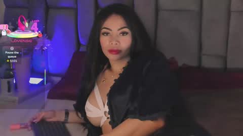 Snapshot of emilyflame chatting on 10.17.25 Emily Flame online show from 10.17.25