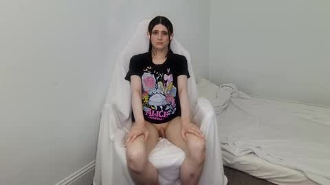 Snapshot of emilyfox5 chatting on 11.18.25 emilyfox5 online show from 11.18.25