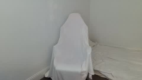 Snapshot of emilyfox5 chatting on 12.18.25 emilyfox5 online show from 12.18.25