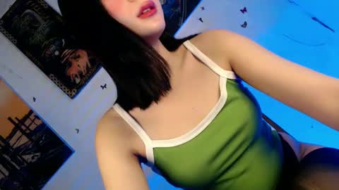 Snapshot of emilyfuckers chatting on 01.18.25 ariane online show from 01.18.25