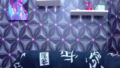 Snapshot of emilygrooe chatting on 12.13.25 EMELY online show from 12.13.25