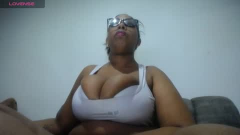 Snapshot of emilyhines__ chatting on 07.10.26 Emilyhines online show from 07.10.26