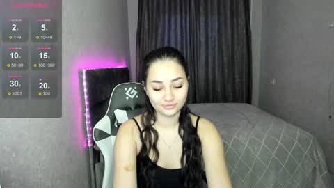 Snapshot of emilymoan19 chatting on 01.17.26 emilymoan19 online show from 01.17.26