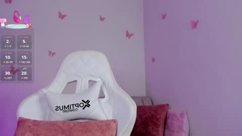 Snapshot of emilyrive chatting on 09.25.25 Emily online show from 09.25.25