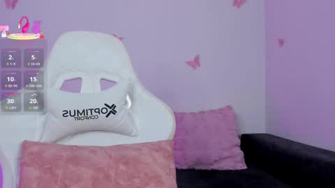 Snapshot of emilyrive chatting on 10.07.25 Emily online show from 10.07.25