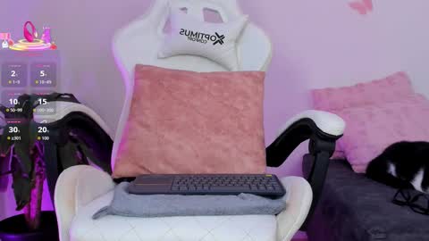 Snapshot of emilyrive chatting on 10.24.25 Emily online show from 10.24.25