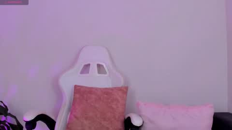 Snapshot of emilyrive chatting on 10.27.25 Emily online show from 10.27.25