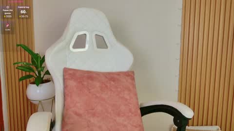 Snapshot of emilyrive chatting on 11.11.25 Emily online show from 11.11.25