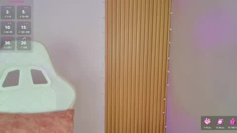 Snapshot of emilyrive chatting on 11.20.25 Emily online show from 11.20.25