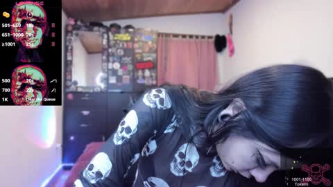 Snapshot of emilyrymer chatting on 12.18.24 Emily Support me to have 100 likes plx online show from 12.18.24